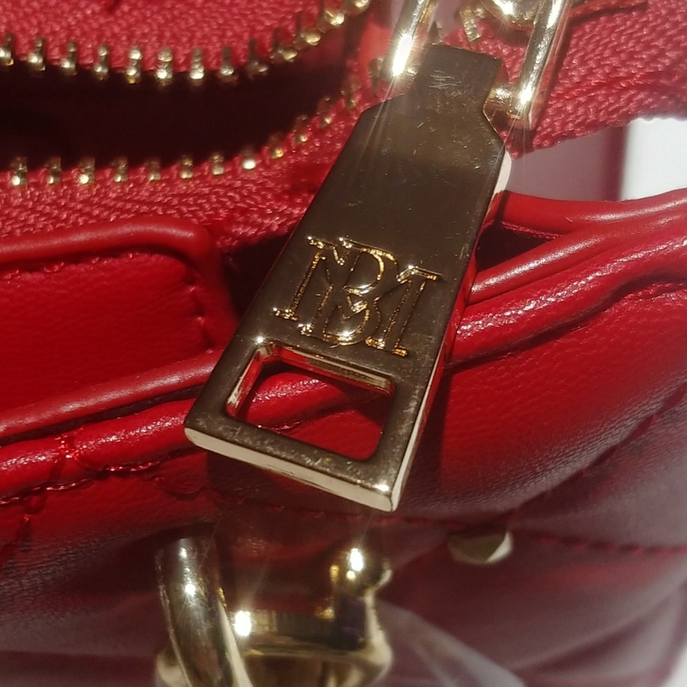 Bagley Mischka Red Quilted Purse/Crossbody. - Picture 5 of 13